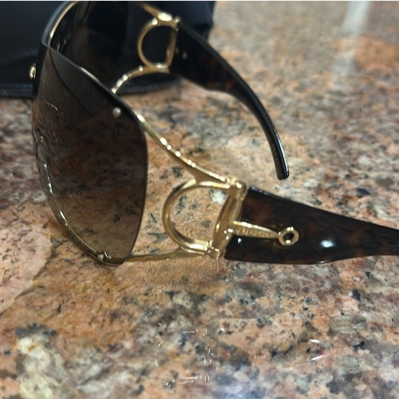 ✨GUCCI Sunglasses with case - Picture 5 of 5
